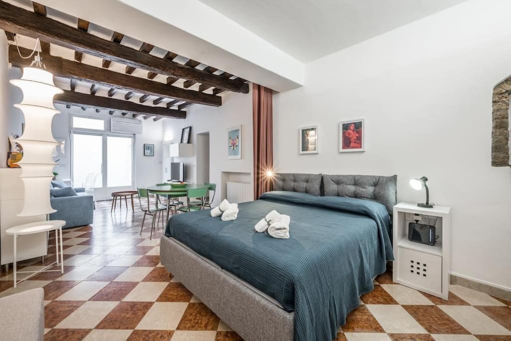 Casa Camilla - Arty Suite Nel Centro Storico ปาร์มา ภายนอก รูปภาพ