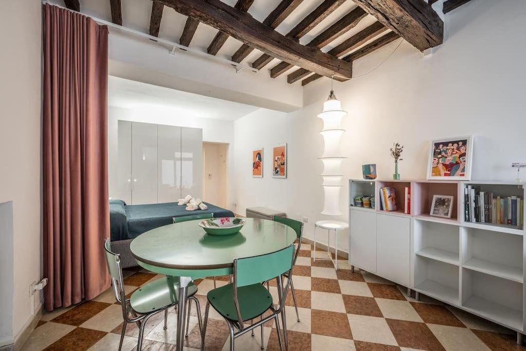 Casa Camilla - Arty Suite Nel Centro Storico ปาร์มา ภายนอก รูปภาพ
